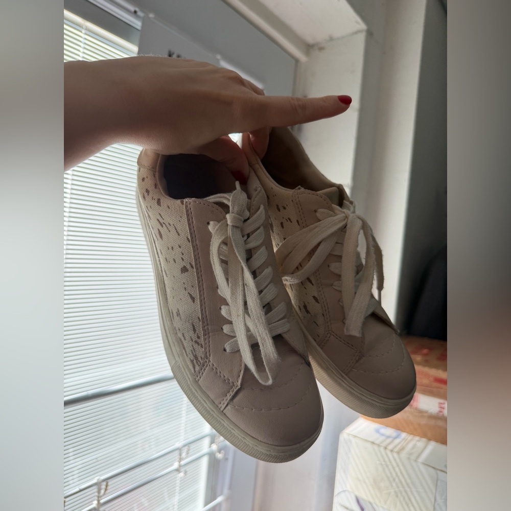 Casual Women's Cream Lace-Up Sneakers